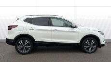 Nissan Qashqai 1.3 DiG-T N-Connecta 5dr [Glass Roof Pack] Petrol Hatchback